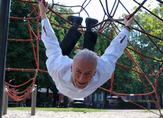 Figure 6: Robert staying young Figure 6: Robert staying young